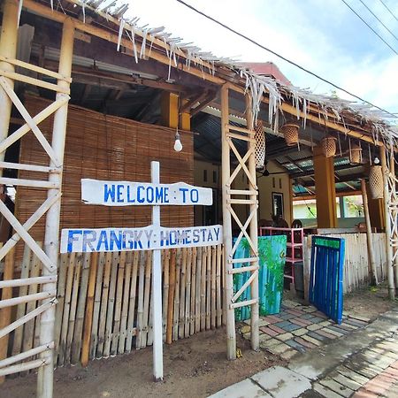 Frangky Homestay Manado Exterior foto