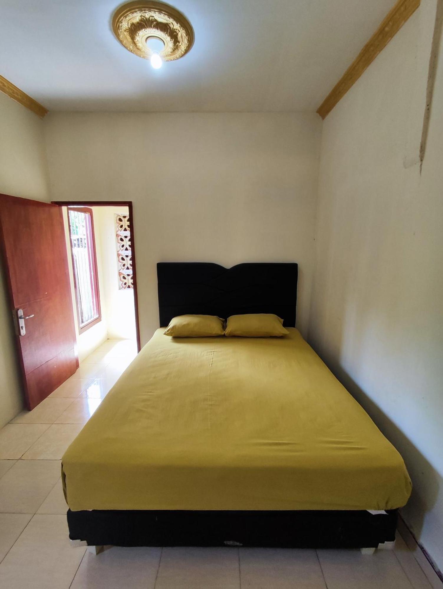 Frangky Homestay Manado Exterior foto